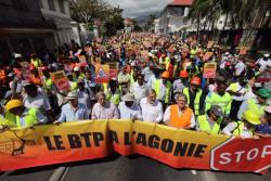 La Réunion : patrons et salariés dans la rue contre 